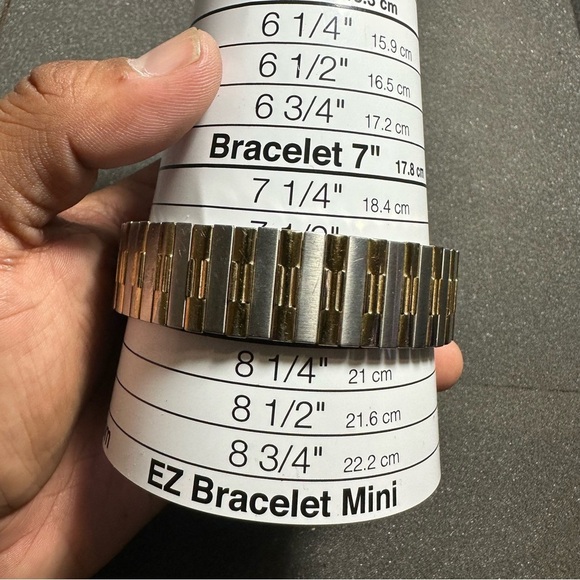 Armitron Diamond Quartz Tank Style Mens Watch Gold Tone White Dial 20/2682 Works - Picture 8 of 10